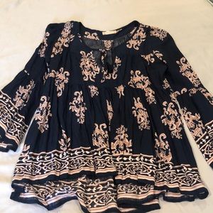 Altar’s state tunic top